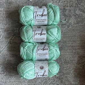 Lion Brand Truboo yarn
Color:mint
Size 3.5 oz ea
Lot of 4